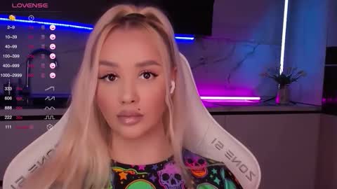 Lana online show from 10/06/25, 08:45