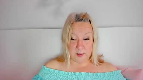 Nicole online show from 10/16/25, 09:32