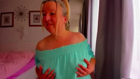 Nicole online show from 03/29/26, 06:13