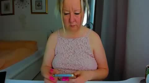 Nicole online show from 04/12/26, 08:30