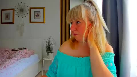 Nicole online show from 06/08/26, 03:45