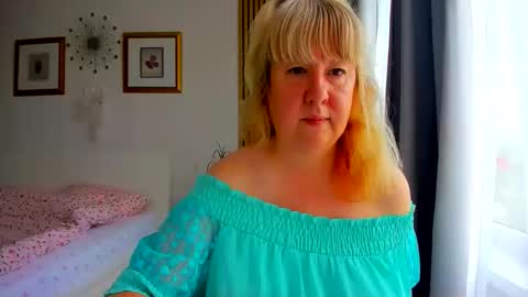 Nicole online show from 06/09/26, 04:02