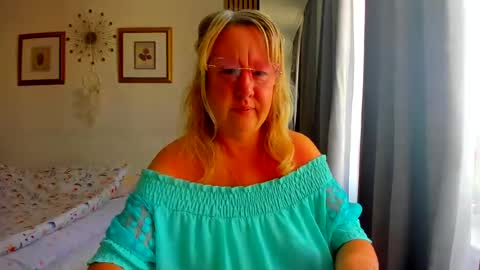 Nicole online show from 07/17/26, 04:52