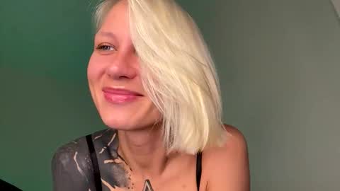 blonde_fuck_couple online show from 05/31/26, 12:19