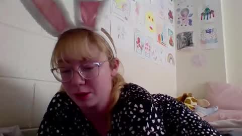 Snapshot of blonde_katie chatting on 04/05/26, 08:28 Katie online show from 04/05/26, 08:28