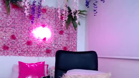 Snapshot of blonde_squirt_ chatting on 02/15/25, 12:54 blonde_squirt_ online show from 02/15/25, 12:54