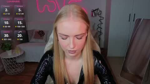 Nessa online show from 04/27/26, 12:03