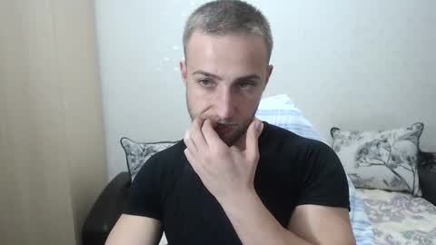 Snapshot of blondeagle chatting on 02/19/25, 09:25 Mr Blond online show from 02/19/25, 09:25