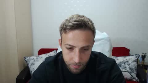 Snapshot of blondeagle chatting on 10/02/25, 12:45 Mr Blond online show from 10/02/25, 12:45