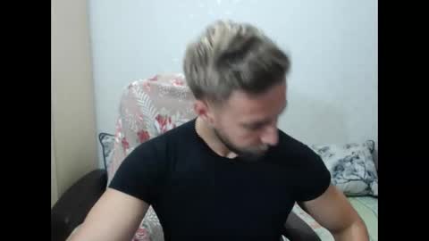 Snapshot of blondeagle chatting on 10/16/25, 07:04 Mr Blond online show from 10/16/25, 07:04