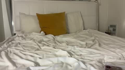 blondebunny999 online show from 05/01/26, 12:37