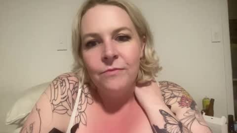 Snapshot of blondejj chatting on 12/23/24, 11:14 JJ online show from 12/23/24, 11:14