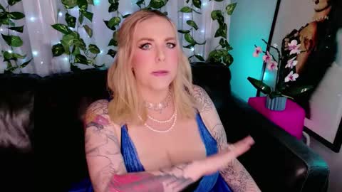 Snapshot of blondejj chatting on 11/23/25, 08:25 JJ online show from 11/23/25, 08:25