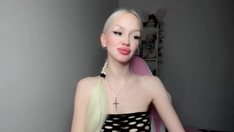 Elisa online show from 02/27/25, 10:42