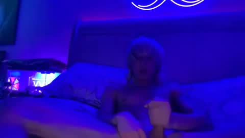 Snapshot of blondezombieboi chatting on 01/04/25, 08:49 blondezombieboi online show from 01/04/25, 08:49