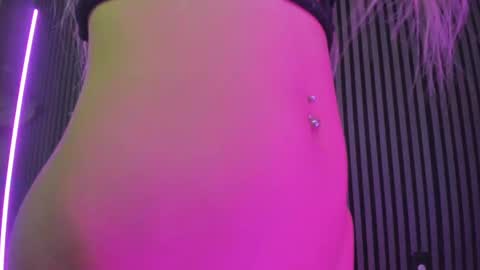 Snapshot of blondie_muller chatting on 02/23/25, 02:18 blondie_muller online show from 02/23/25, 02:18