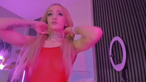 Snapshot of blondie_muller chatting on 03/06/25, 08:27 blondie_muller online show from 03/06/25, 08:27