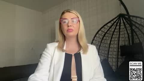 Snapshot of blondie_xoxoxo chatting on 06/11/26, 08:34 blondie_xoxoxo online show from 06/11/26, 08:34
