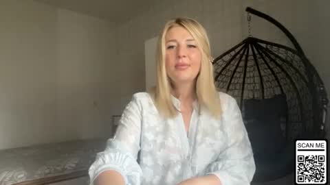 Snapshot of blondie_xoxoxo chatting on 06/14/26, 07:32 blondie_xoxoxo online show from 06/14/26, 07:32