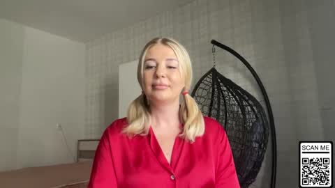Snapshot of blondie_xoxoxo chatting on 06/25/26, 12:31 blondie_xoxoxo online show from 06/25/26, 12:31
