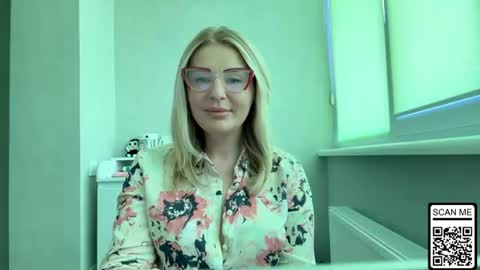 Snapshot of blondie_xoxoxo chatting on 07/14/26, 10:21 blondie_xoxoxo online show from 07/14/26, 10:21