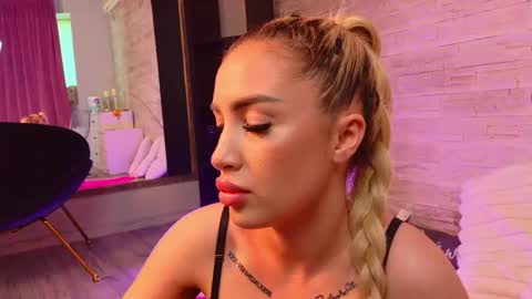 Kiki online show from 05/28/26, 04:43