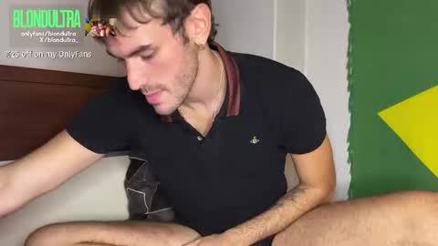 Snapshot of blondultra chatting on 10/28/25, 02:42 blondultra online show from 10/28/25, 02:42