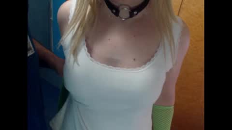 Snapshot of blontsex chatting on 02/07/25, 04:56 Blontsex online show from 02/07/25, 04:56