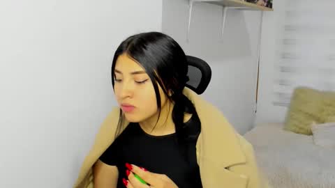 bloom_flower1 online show from 12/19/25, 11:28