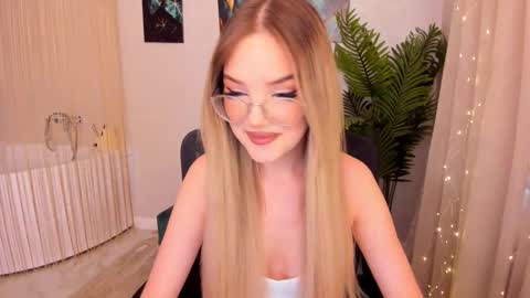 Sophia online show from 02/18/25, 11:00