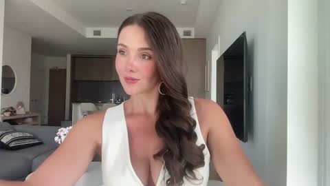 Snapshot of bloomyogi chatting on 06/18/26, 08:57 Emma Bloom online show from 06/18/26, 08:57