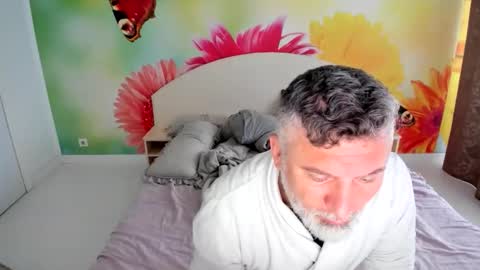 Snapshot of blowmyxxl chatting on 10/09/25, 06:44 Nico online show from 10/09/25, 06:44