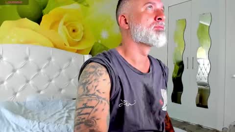 Snapshot of blowmyxxl chatting on 11/06/25, 08:15 Nico online show from 11/06/25, 08:15