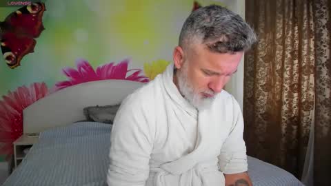 Snapshot of blowmyxxl chatting on 12/18/25, 07:03 Nico online show from 12/18/25, 07:03