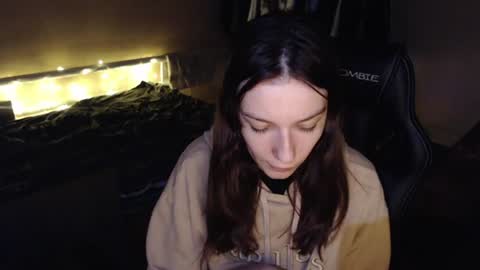 blue__velvet_ online show from 06/16/26, 07:16