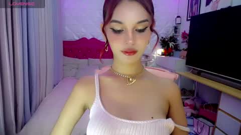 Snapshot of blue_aiveexx chatting on 06/19/26, 02:16 aivee online show from 06/19/26, 02:16