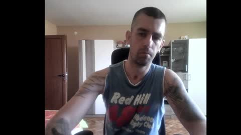 Snapshot of blue_eyed_wolf chatting on 06/27/26, 01:39 Runaway online show from 06/27/26, 01:39