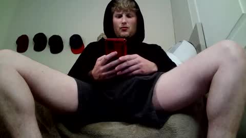 Snapshot of blue_eyes4 chatting on 12/31/24, 01:47 Brandon Love Blue Eyes online show from 12/31/24, 01:47