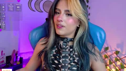 Snapshot of blue_kittenn chatting on 09/11/25, 09:26 blue_kittenn online show from 09/11/25, 09:26