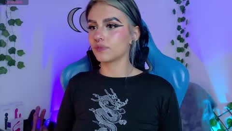 Snapshot of blue_kittenn chatting on 09/18/25, 05:53 blue_kittenn online show from 09/18/25, 05:53