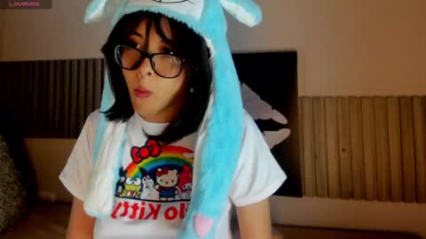 Snapshot of blue_sixx chatting on 09/19/25, 10:32 blue_sixx online show from 09/19/25, 10:32