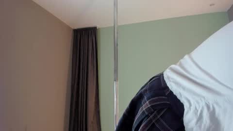 Snapshot of blue_sixx chatting on 10/02/25, 02:24 blue_sixx online show from 10/02/25, 02:24