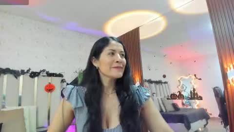 blue_tay1 online show from 10/16/25, 11:44