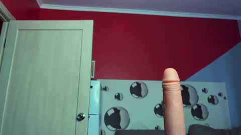 Snapshot of blue_w0rld chatting on 10/18/25, 04:48 SONNYVAN online show from 10/18/25, 04:48