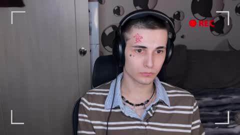 Snapshot of blue_w0rld chatting on 11/11/25, 07:58 SONNYVAN online show from 11/11/25, 07:58