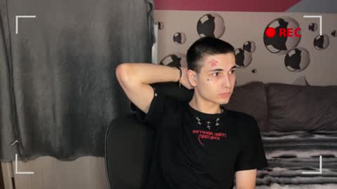 Snapshot of blue_w0rld chatting on 11/24/25, 02:55 SONNYVAN online show from 11/24/25, 02:55