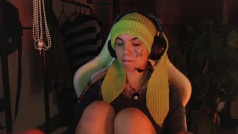 Snapshot of bluedweeb chatting on 01/31/25, 02:15 Blue online show from 01/31/25, 02:15