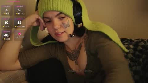 Snapshot of bluedweeb chatting on 11/16/25, 03:56 Blue online show from 11/16/25, 03:56