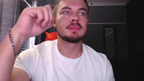 blueeyeboy0 online show from 12/19/24, 01:07