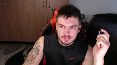 blueeyeboy0 online show from 02/03/25, 04:14